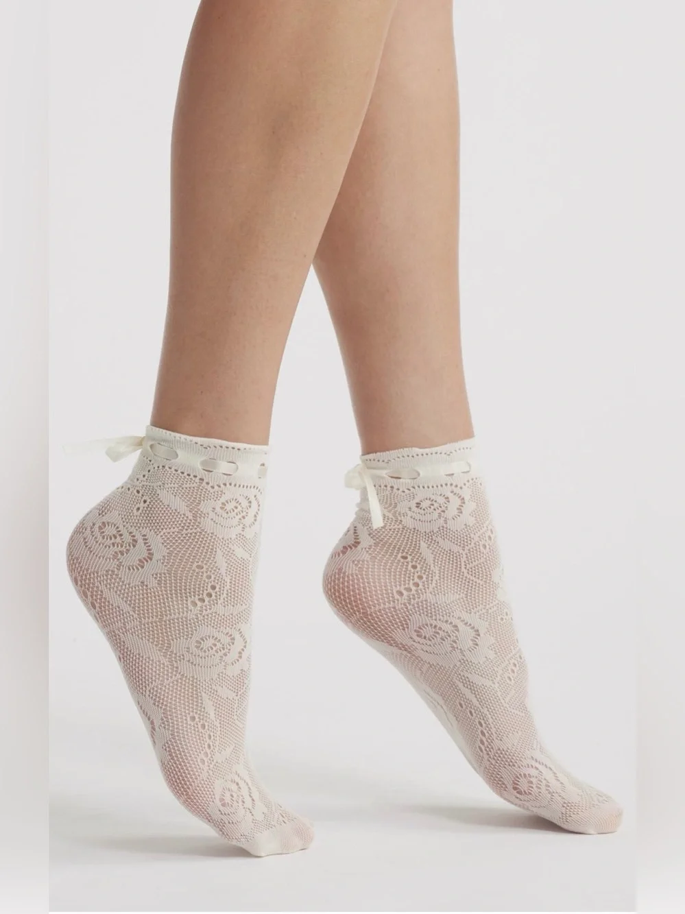 Amaris Floral Lace Ribbon Ankle Socks